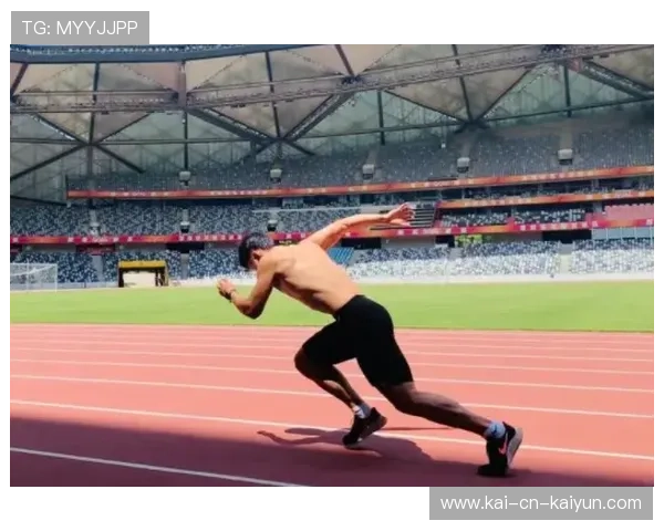 “2025世界运动会:高新体育中心健力赛场,选手挑战世界纪录”